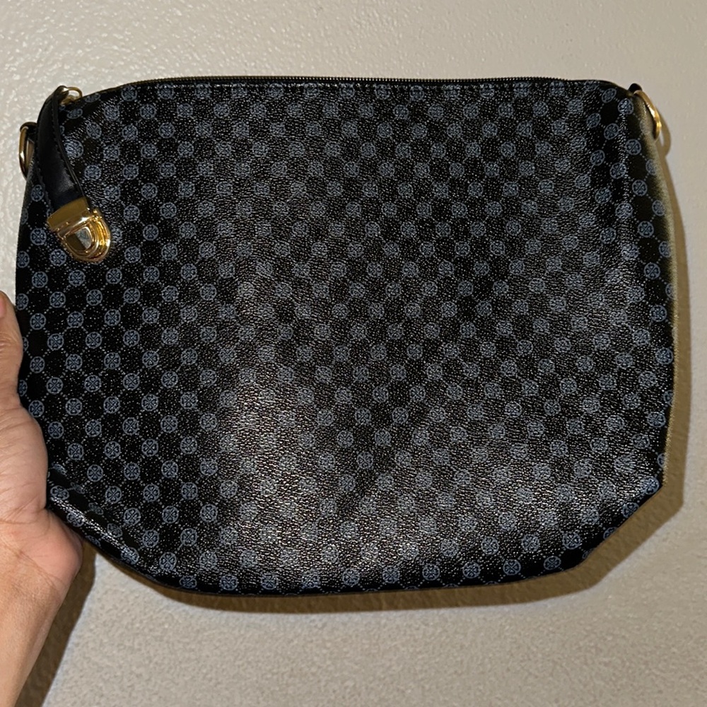 Purse + crossbody strap 😍host-pick!